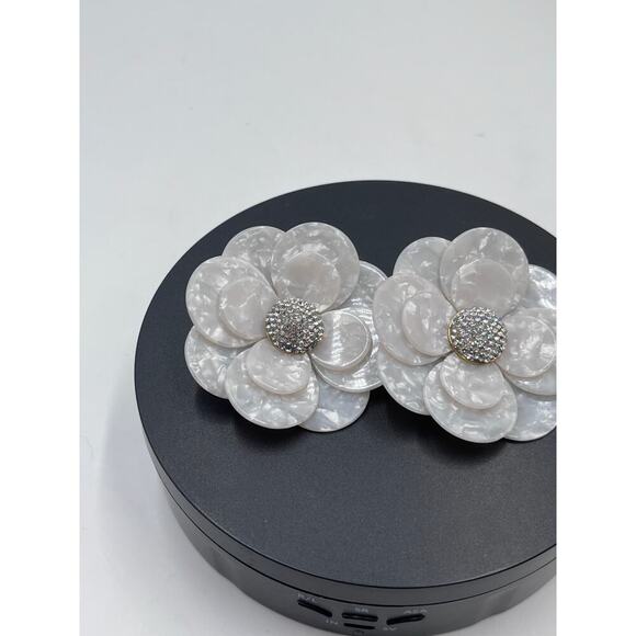 Lele Sadoughi Zinnia White Iridescent Mother of Pearl Large Petal Floral Earring - Picture 7 of 9